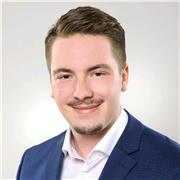 Engagierter Englischlehrer (C2 sprachzertifiziert) mit Auslandserfahrung bietet Online-Unterricht für Kinder und Jugendliche.